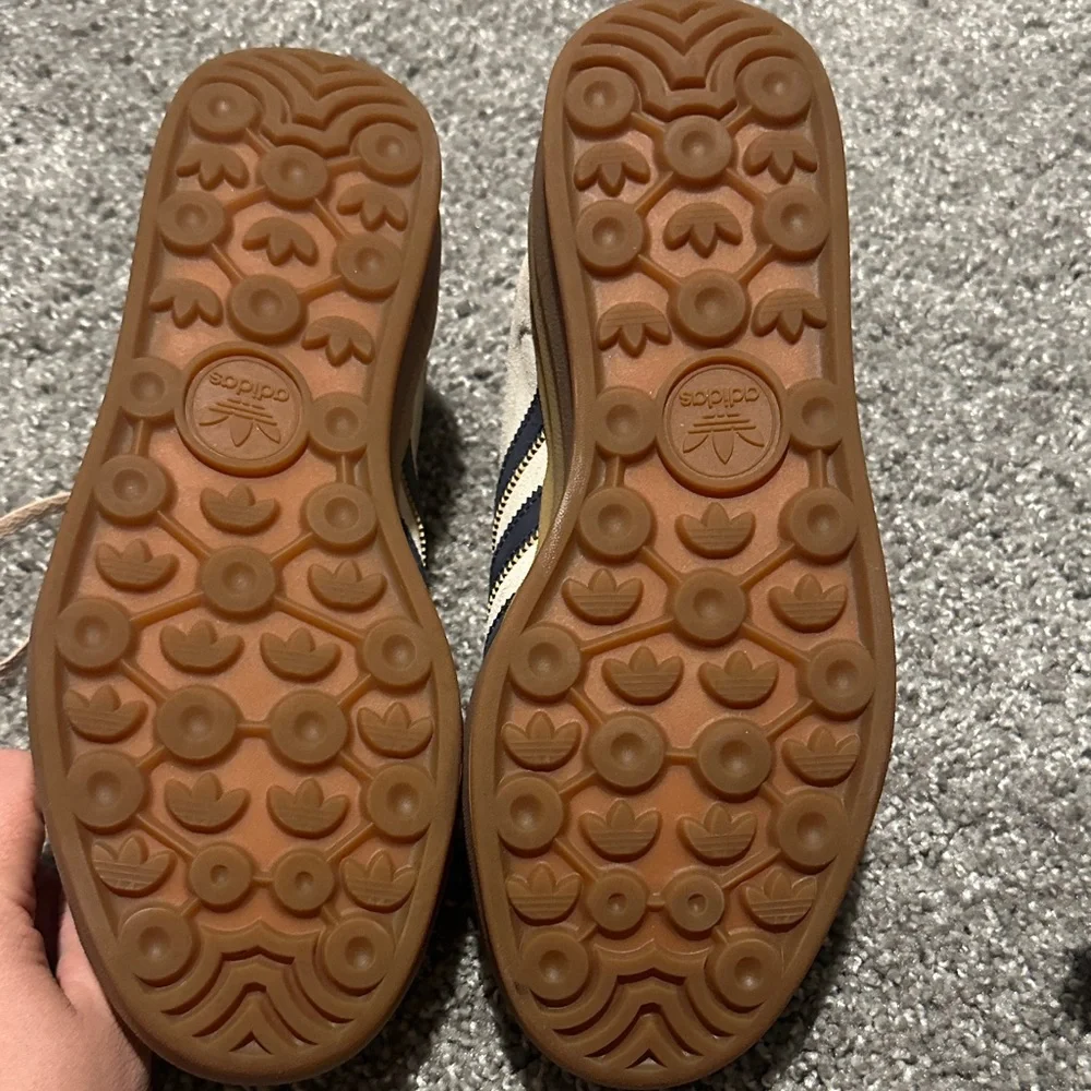 Adidas Sambas Cream and Navy Platform Sneakers - Picture 4 of 7